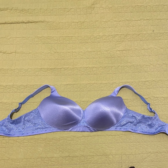 EUC Vanity Fair Blue 42D Bra 85% NYLON 15% SPANDEX & LACE 87% NYLON 13% SPANDEX - Picture 4 of 8